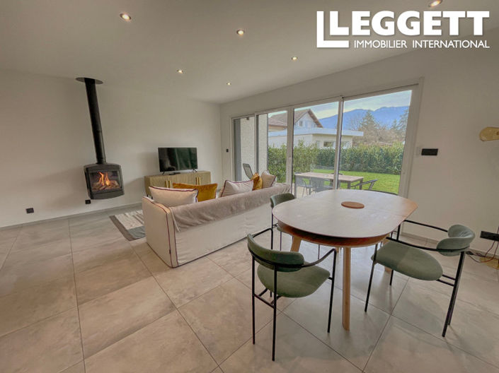 Image No.8-5 Bed House for sale