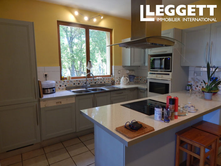 Image No.8-5 Bed House for sale