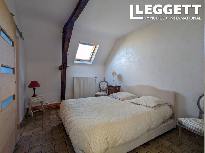 Image No.8-5 Bed House for sale