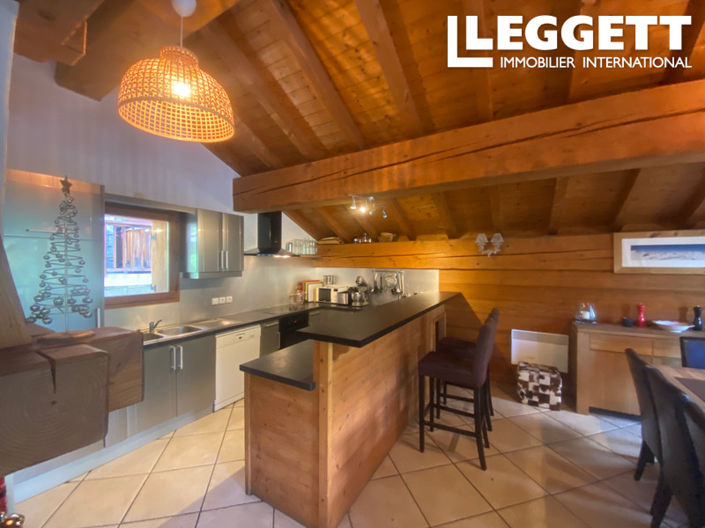 Image No.8-5 Bed House for sale