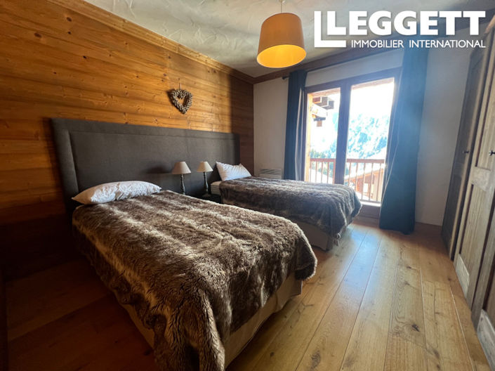 Image No.9-5 Bed House for sale