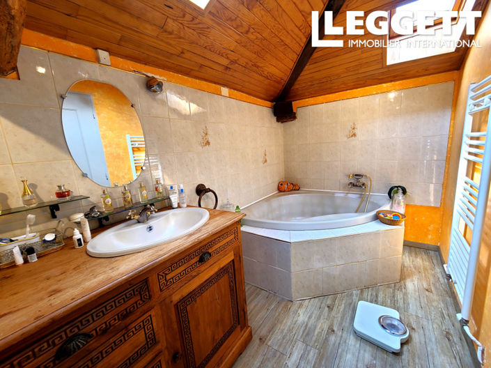 Image No.8-3 Bed House for sale