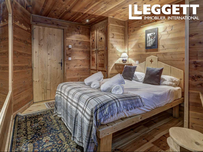 Image No.9-5 Bed House for sale