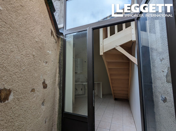 Image No.8-2 Bed House for sale