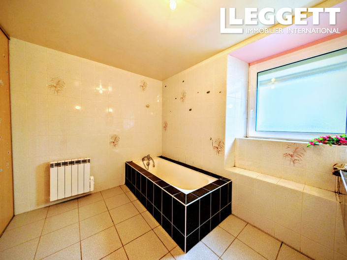 Image No.10-4 Bed House for sale