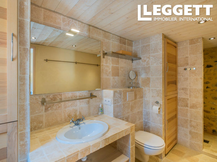 Image No.10-12 Bed House for sale