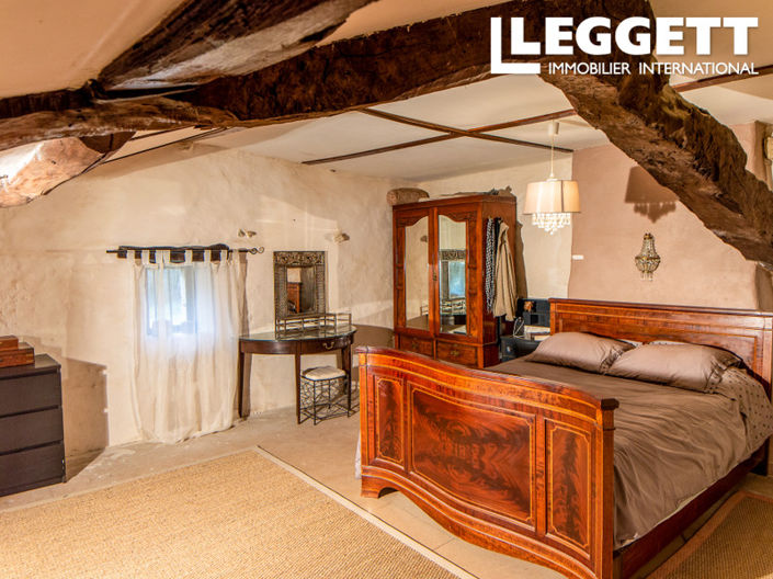 Image No.9-5 Bed House for sale