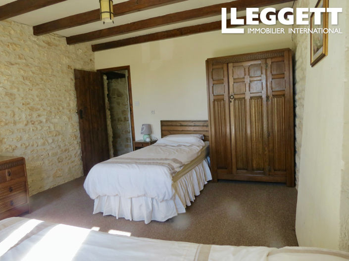 Image No.8-8 Bed House for sale