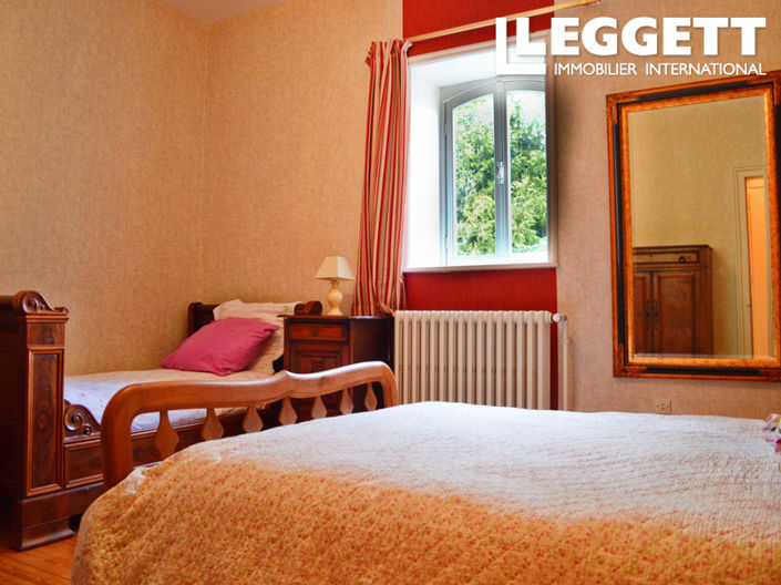 Image No.7-8 Bed House for sale