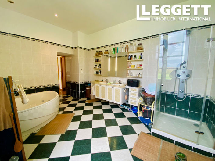 Image No.7-8 Bed House for sale