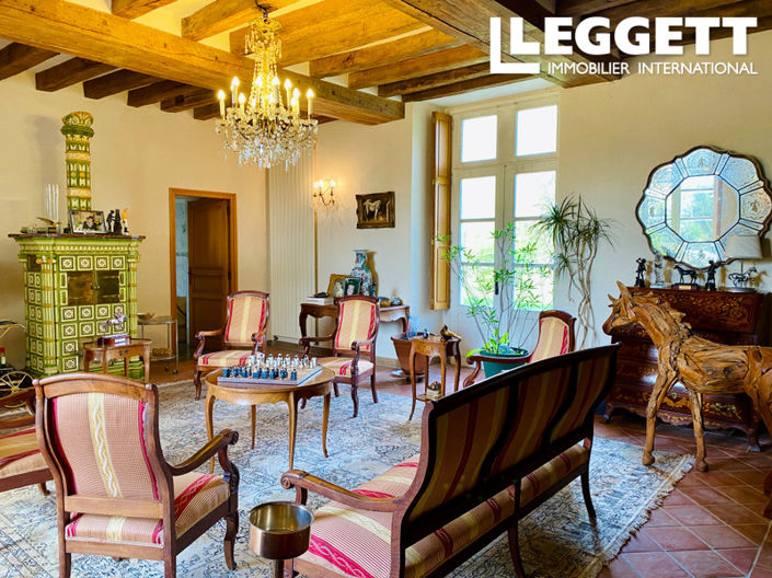 Image No.8-8 Bed House for sale