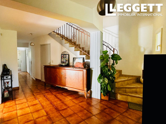 Image No.9-6 Bed House for sale