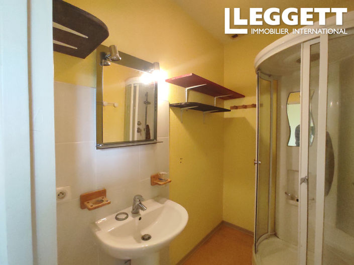 Image No.10-3 Bed Commercial for sale