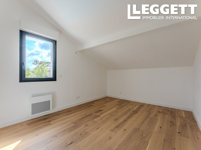 Image No.10-3 Bed House for sale