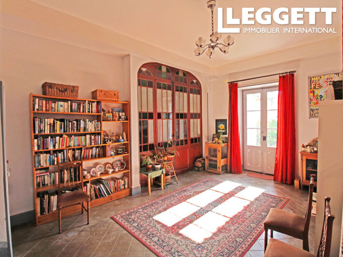 Image No.10-9 Bed House for sale