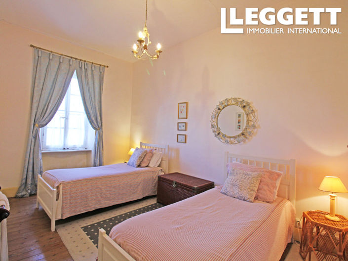 Image No.8-9 Bed House for sale