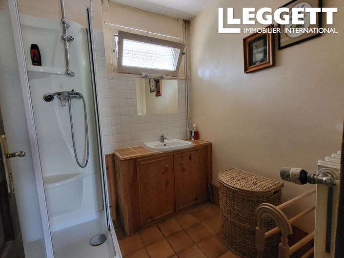 Image No.8-2 Bed House for sale