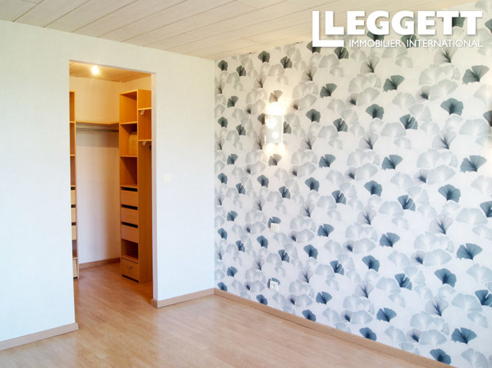 Image No.6-4 Bed House for sale