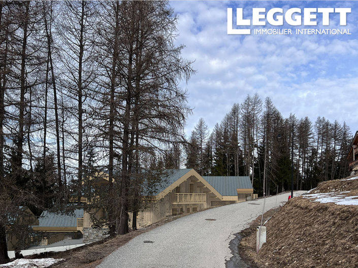 Image No.8-3 Bed House for sale