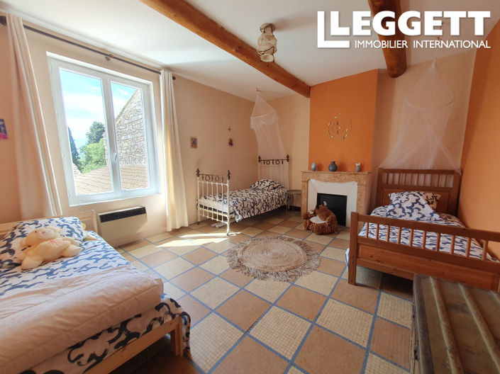 Image No.8-7 Bed House for sale