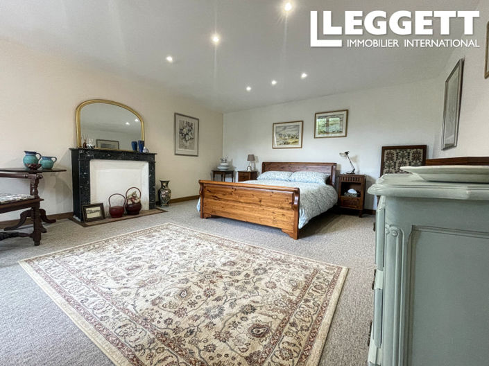 Image No.6-5 Bed House for sale