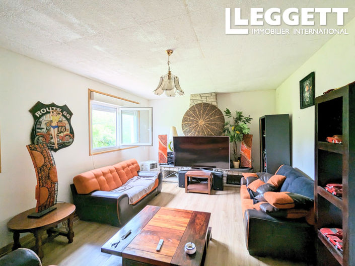 Image No.4-11 Bed Commercial for sale