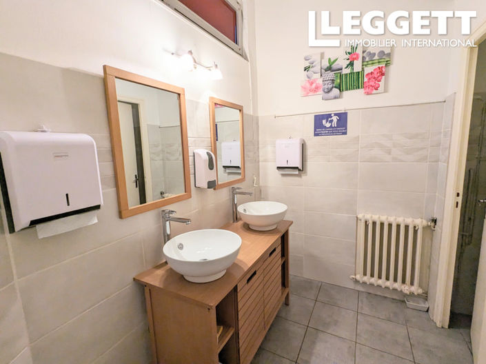 Image No.5-11 Bed Commercial for sale