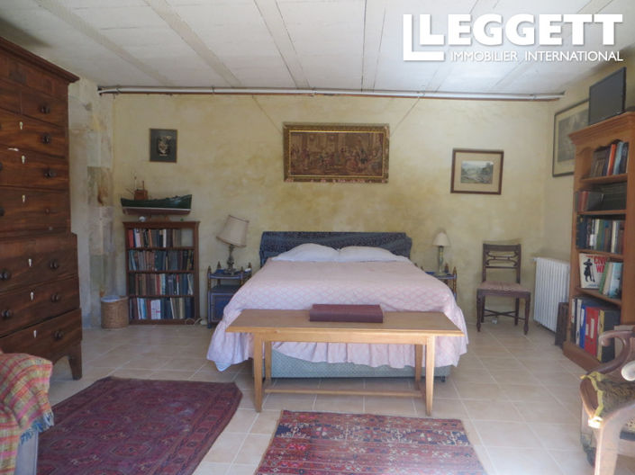 Image No.6-5 Bed House for sale