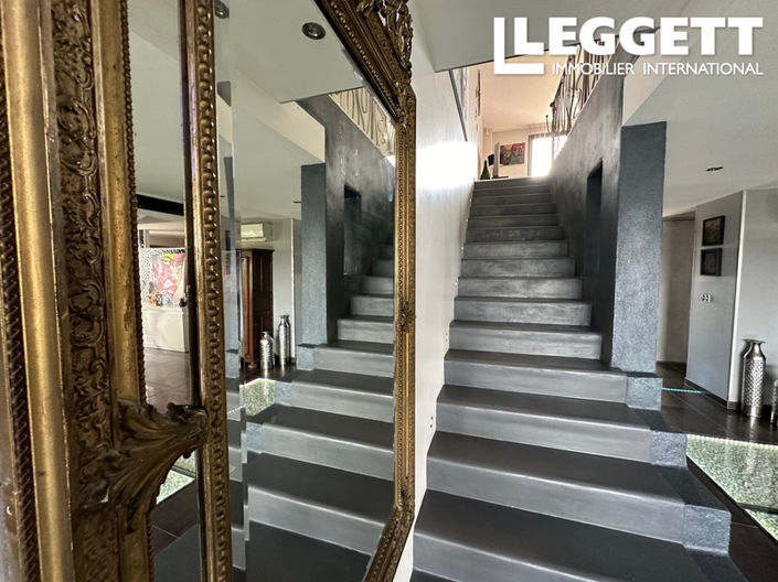 Image No.9-5 Bed House for sale