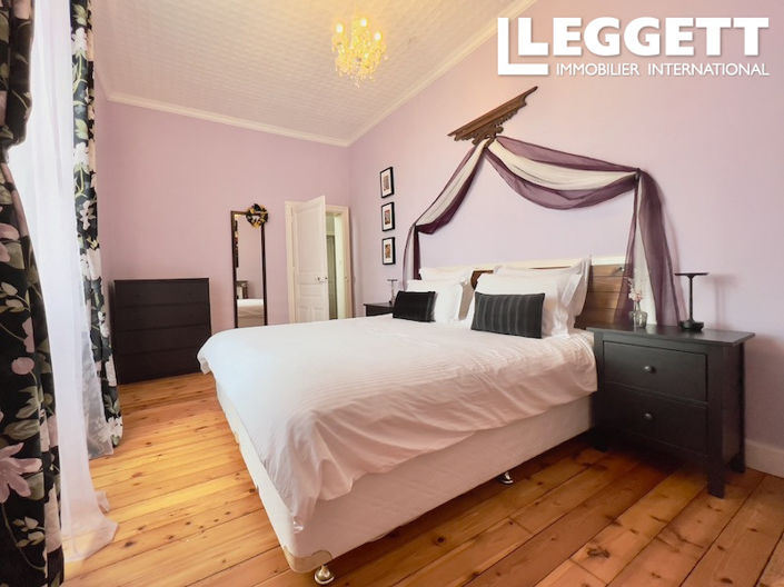 Image No.8-9 Bed Chateaux for sale