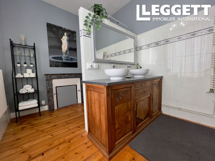 Image No.9-9 Bed Chateaux for sale