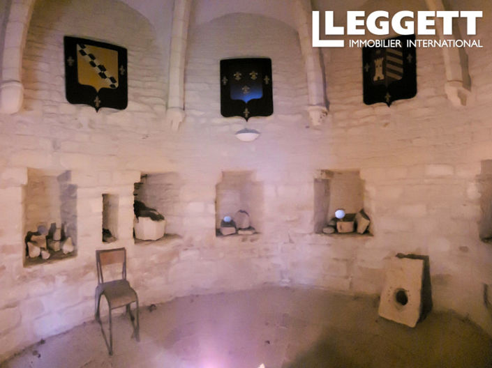 Image No.9-26 Bed Chateaux for sale