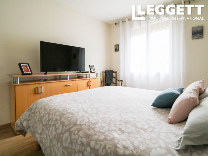 Image No.6-4 Bed House for sale