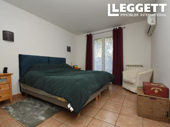 Image No.8-5 Bed House for sale