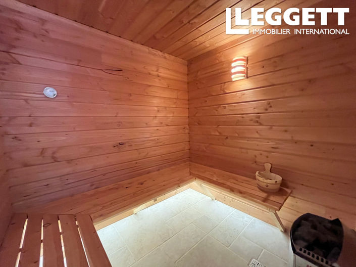 Image No.5-10 Bed House for sale