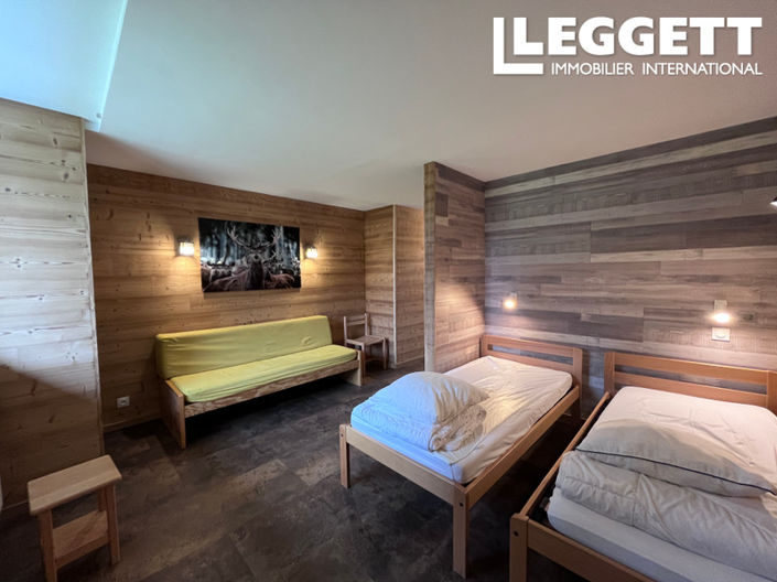 Image No.7-10 Bed House for sale