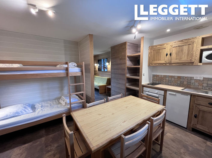 Image No.8-10 Bed House for sale