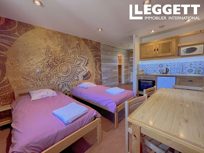 Image No.9-10 Bed House for sale