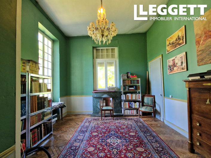 Image No.6-8 Bed House for sale