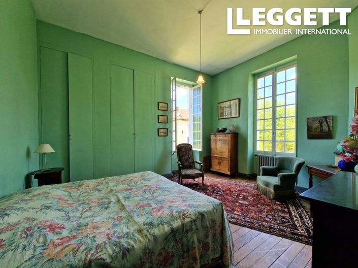 Image No.8-8 Bed House for sale