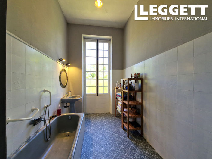 Image No.9-8 Bed House for sale