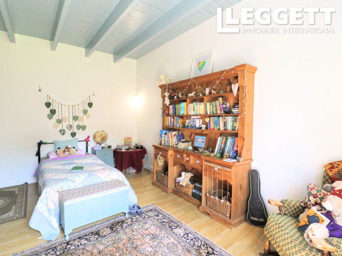 Image No.8-5 Bed House for sale