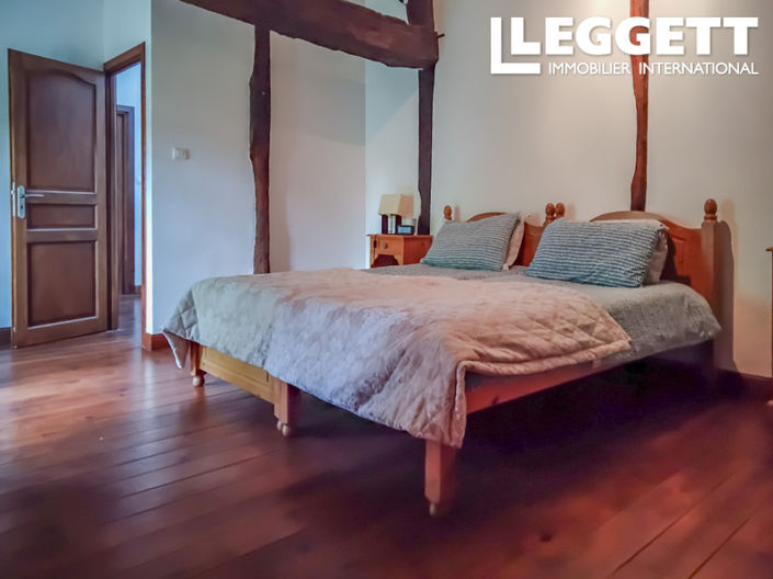 Image No.10-4 Bed House for sale