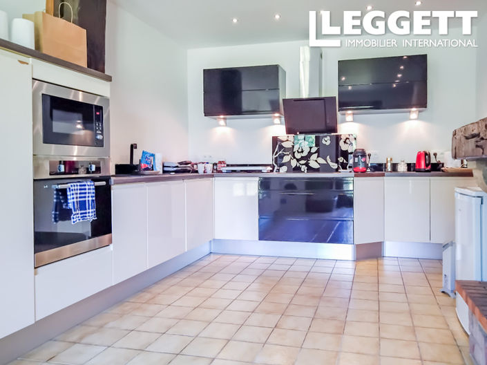 Image No.8-4 Bed House for sale