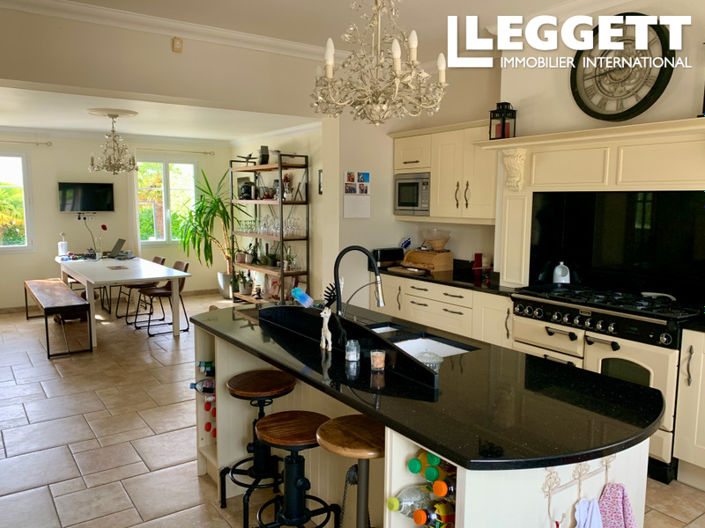 Image No.5-6 Bed House for sale