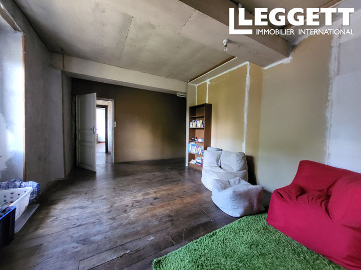 Image No.8-5 Bed House for sale