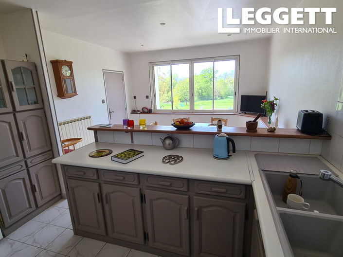 Image No.6-5 Bed House for sale