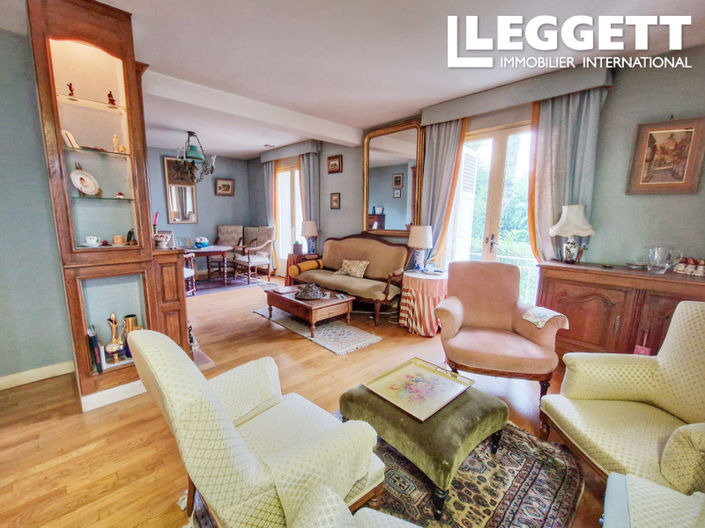 Image No.1-5 Bed House for sale