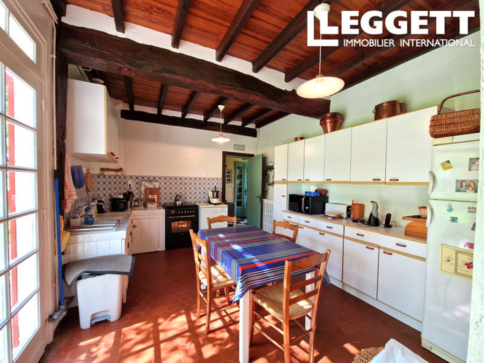 Image No.7-8 Bed House for sale