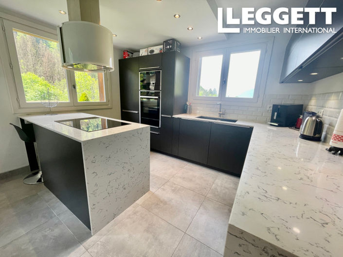 Image No.6-5 Bed House for sale